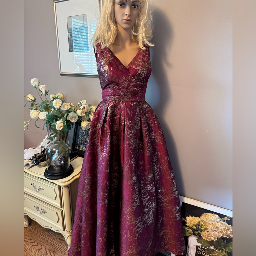 Carmen Marc Valvo Brocade Stunning Dress.